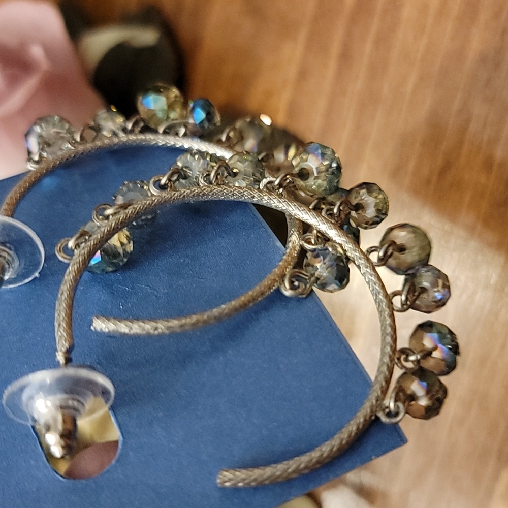 NWT Vera Wang Earrings - Picture 4 of 8